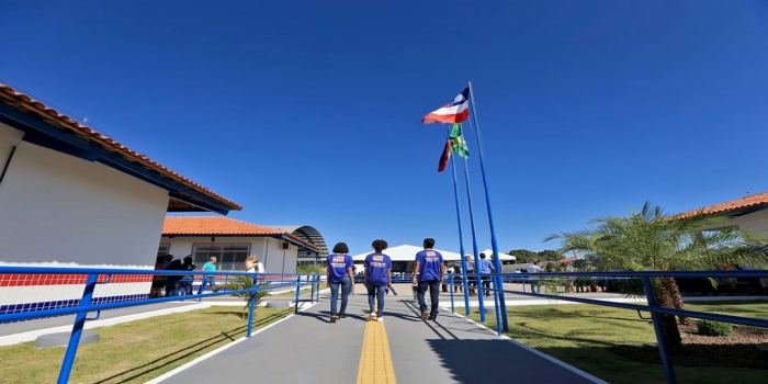 Fotos da estrutura do Colégio Estadual Maria Orília Lutz, em Luís Eduardo Magalhães